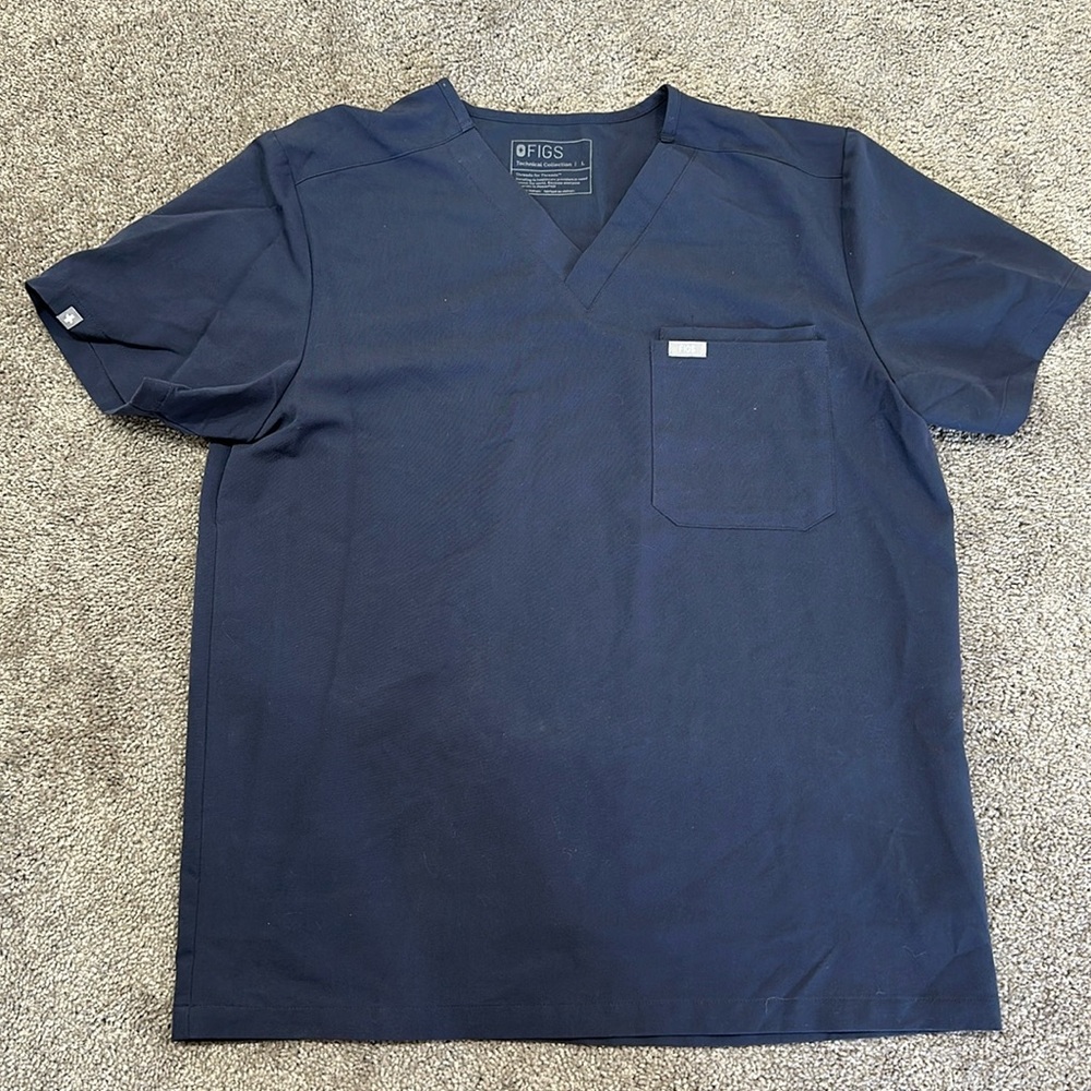 Men’s figs scrub top